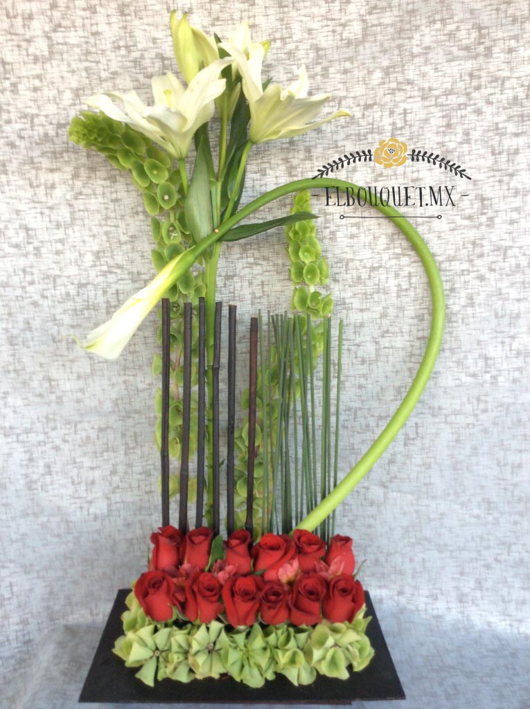 Hermoso arreglo con flor de alcatraz | Florería de Tijuana, envía flores y  regalos a Tijuana